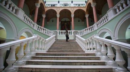 Какому всё-таки государству принадлежит МГУ?