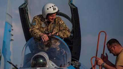 Пилоты Су-27 ВВС Украины готовятся к воздушным боям