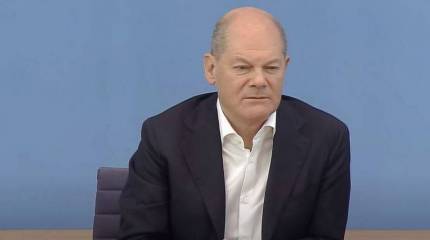 «Кто где сидит, мы не решаем»: Олаф Шольц заверил, что Запад не планирует смену власти в России