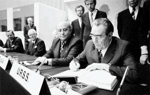 С права – налево