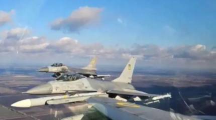 В сети появилось фото группы истребителей F-16 с опознавательными знаками ВВС Украины