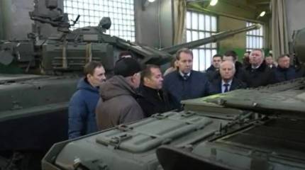 Посетивший «61 бронетанковый ремонтный завод» Дмитрий Медведев допустил уголовное наказание за срыв гособоронзаказа