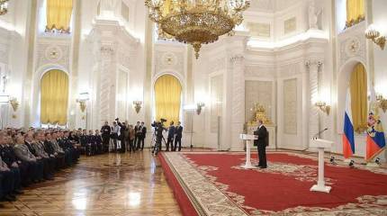 Президент Владимир Путин встретился с военнослужащими, выполнявшими антитеррористическую миссию в Сирии. Список награждённых