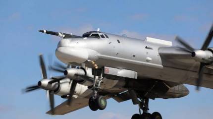 Российские стратеги продолжают полёты рядом с побережьем США