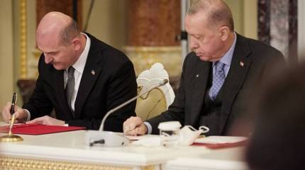 Глава МВД Турции обвинил США в попытке создать у границ страны враждебное и опасное государство