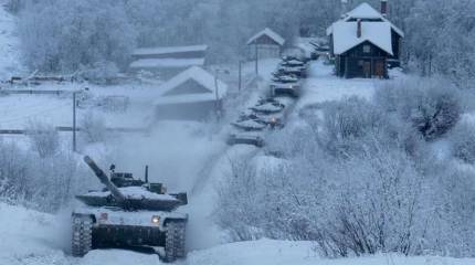 Модернизированные танки Т-80БВМ Северного флота напугали норвежскую армию