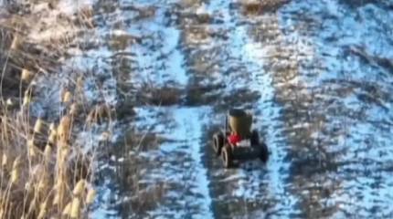 Украинские источники показали кадры использования ВСУ беспилотной тележки для подрывных действий на Авдеевском участке фронта