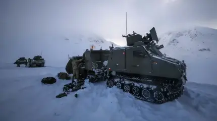 Миномётчики морской пехоты Великобритании на учениях