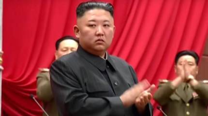 КНДР проводит парад гражданской обороны и резервистов в честь 75-летия страны