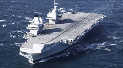 Показано архивное видео «угрожающего полёта» российских бомбардировщиков над авианосцем Queen Elizabeth