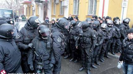 «Беркуту» разрешено применять силу, спецсредства и огнестрельное оружие в отношении граждан