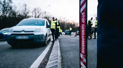 法国警方被指控对学童犯下刑事罪行。