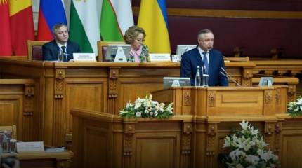 История повторяется: флаги Украины в Санкт-Петербурге