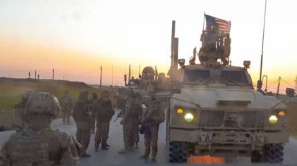 «Российские военные в шапках-ушанках, американцы в шлемах и с оружием»: в сети комментируют фото из Сирии