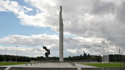 Кому в Риге мешает памятник воинам-освободителям?