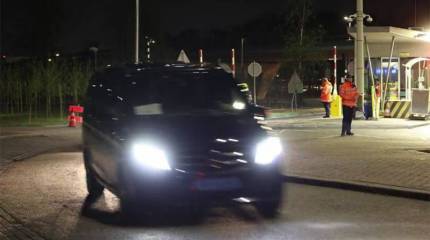 Зеленский этой ночью не отважился возвращаться на Украину и на голландском правительственном самолёте отправился в Нидерланды в сопровождении истребителей НАТО