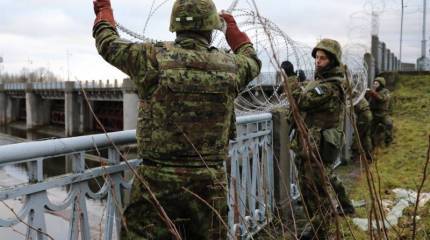 Эстония отгородилась от России тремя рядами колючей проволоки