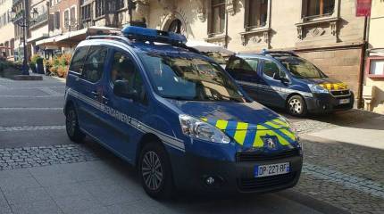 Во Франции семье застрелившего мигранта полицейского собрали в 5 раз больше пожертвований, чем родным жертвы