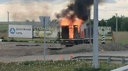 В Сети появились кадры с простыми сибиряками, мешающими взлетать украинским дронам из припаркованной фуры