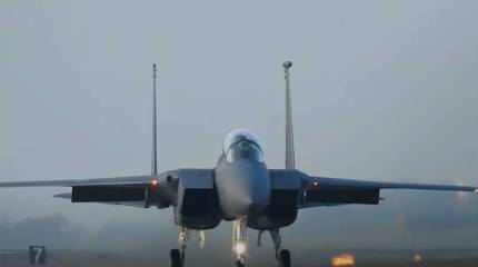 «Как будто началась война за Британию»: жители Лондона обратились в полицию из-за шума истребителя F-15 ВВС США