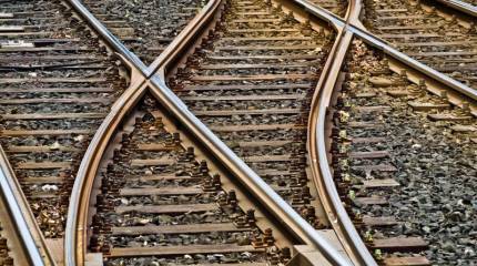 В Крыму повреждено железнодорожное полотно и остановлено движение поездов в районе Феодосии