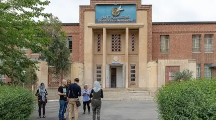 حثت "السفارة الافتراضية" الأمريكية المواطنين الأمريكيين على مغادرة إيران.