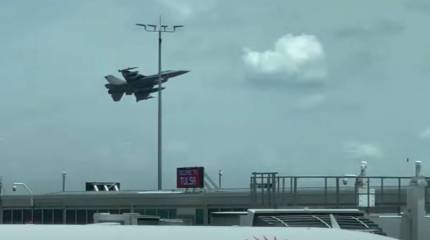 F-16 американских ВВС совершил экстренную посадку в одном из аэропортов США