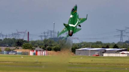 JF-17 выполняет фигуры пилотажа на двигателе РД-93 из РФ