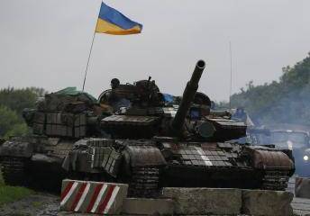 Стрелков: Луганск атакуют около 70 украинских танков