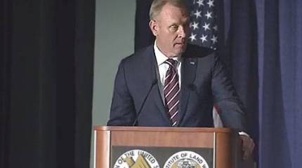 Трамп назначает главой Пентагона гражданского специалиста