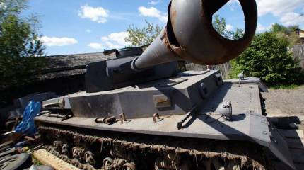 Екатеринбуржец построил танк из старых тракторов. Фоторепортаж