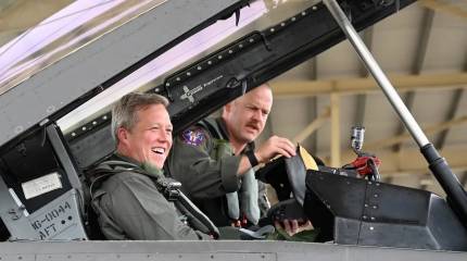 «Теперь в казармах бесплатный Wi-Fi»: министр армии США отчитался об успехах