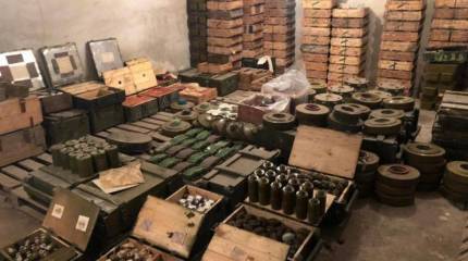 Прокуратура Украины обнаружила БТР, БМП и тонны боеприпасов отрядов Яроша на территории детского лагеря