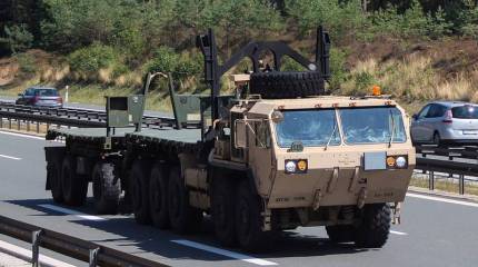 Американская армия планирует "пересесть" на беспилотные грузовики