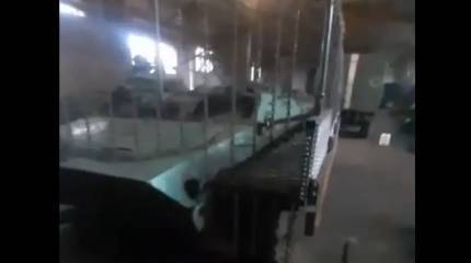 Показаны кадры МТ-ЛБ ВСУ, оснащённого антидроновой защитой всего корпуса