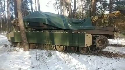 Поставленные ВСУ американские танки M1A1SA Abrams получили бортовую динамическую защиту ARAT первого поколения