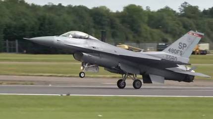 В ходе ускорения у американского F-16C расслоились композитные материалы