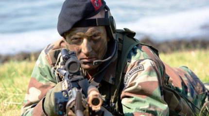 «Бенг-бенг-бенг» – строчит голландский пулемётчик