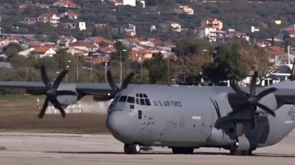 С-130 вновь отметился: транспортник «Геркулес» «пропахал» грунт при посадке