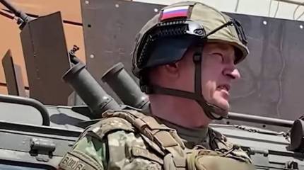 Минобороны РФ на данный момент не комментирует публикации в СМИ об «отстранении» генерала Лапина от должности, как и о его «возможном отпуске»