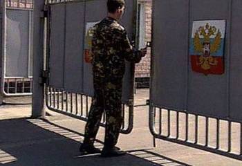 На Курилах доведенный дедовщиной солдат спрыгнул с крыши, назвав имена своих мучителей