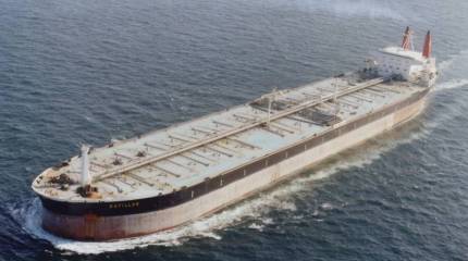 ВМС США заявили, что отразили попытку Ирана захватить нефтяные танкеры в Оманском заливе