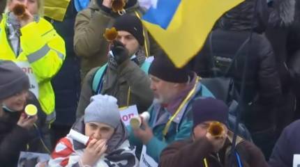 В Киеве проходит митинг под лозунгом «Никаких переговоров по Украине без участия Украины»