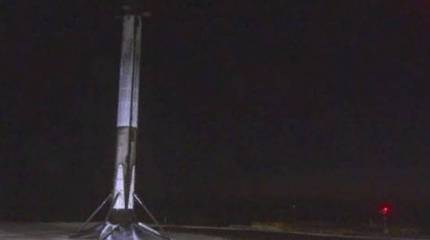 Первая ступень Falcon 9 впервые вернулась на космодром в Калифорнии. Маск в восторге