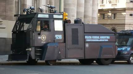 На марше протеста против ориентированного на США нового правительства Аргентины произошли столкновения с полицией