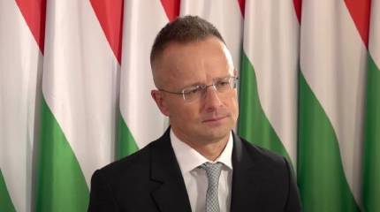 Глава МИД Венгрии: США спровоцировали Европу на «состязание» по поставкам оружия Украине