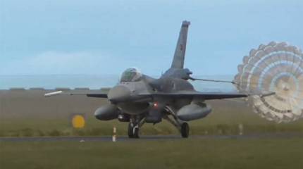 В доле секунды от возможного столкновения: F-16 ВВС Турции пересёк курс греческого истребителя