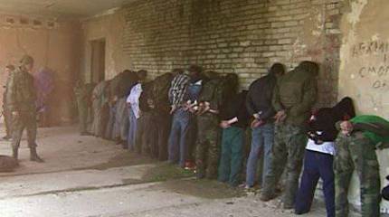 Журналистов на учениях били и расстреливали