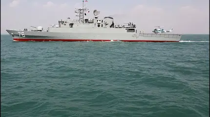 США атаковали фрегат Jamaran ВМС Ирана, БПЛА КСИР бьют по нефтяным вышкам