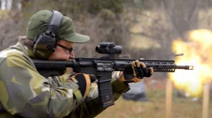 «AR-15 не опаснее швейцарского армейского ножа»: Суд в Калифорнии отменил запрет на штурмовое оружие